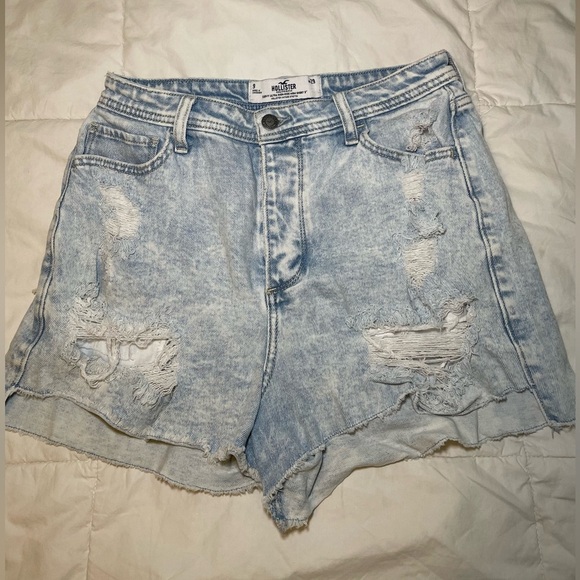 Hollister Button-up High-Waisted Distressed Denim Shorts Size 9 - Picture 2 of 10
